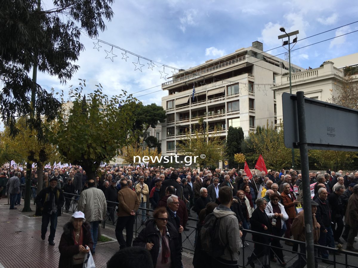 Συγκεντρώσεις στο κέντρο της Αθήνας – Κλειστοί δρόμοι και ο σταθμός του μετρό “Σύνταγμα”
