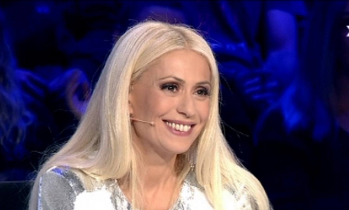 Ελλάδα έχεις Ταλέντο – Τελικός: Με αβυσσαλέο ντεκολτέ η Μαρία Μπακοδήμου!