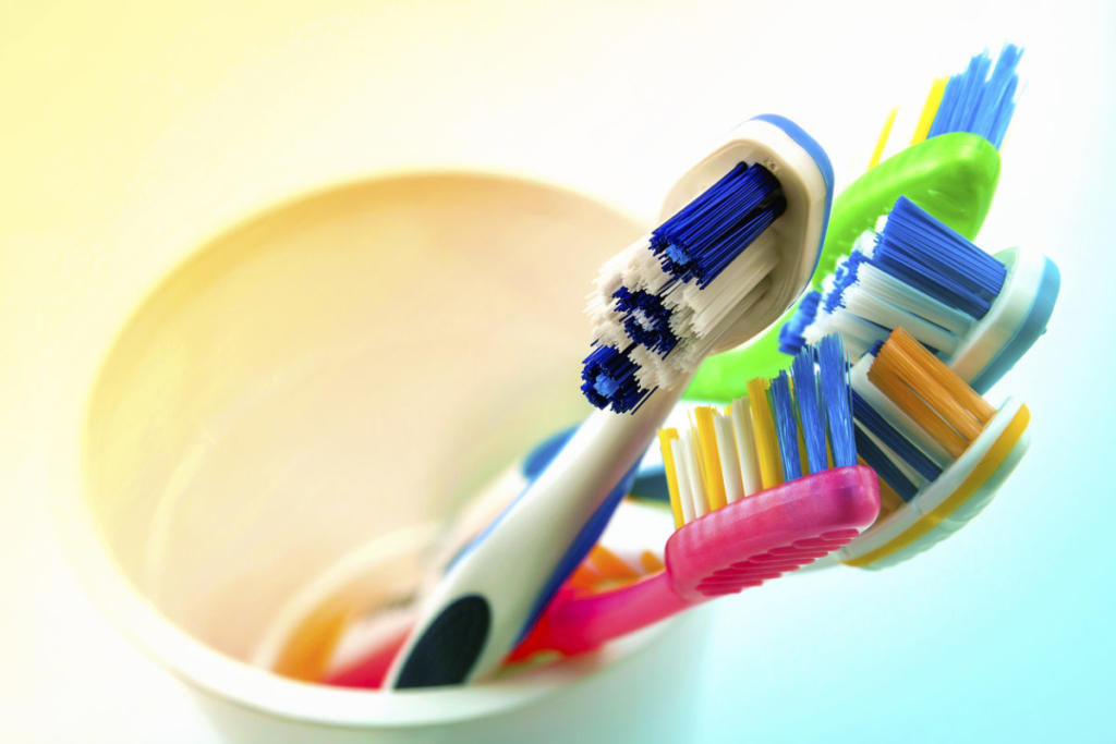 Ο… αηδιαστικός κίνδυνος με την οδοντόβουρτσα στο μπάνιο