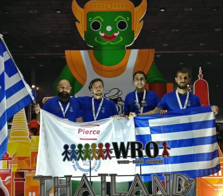 Έλληνες μαθητές σάρωσαν σε διαγωνισμό Ρομποτικής [pics]