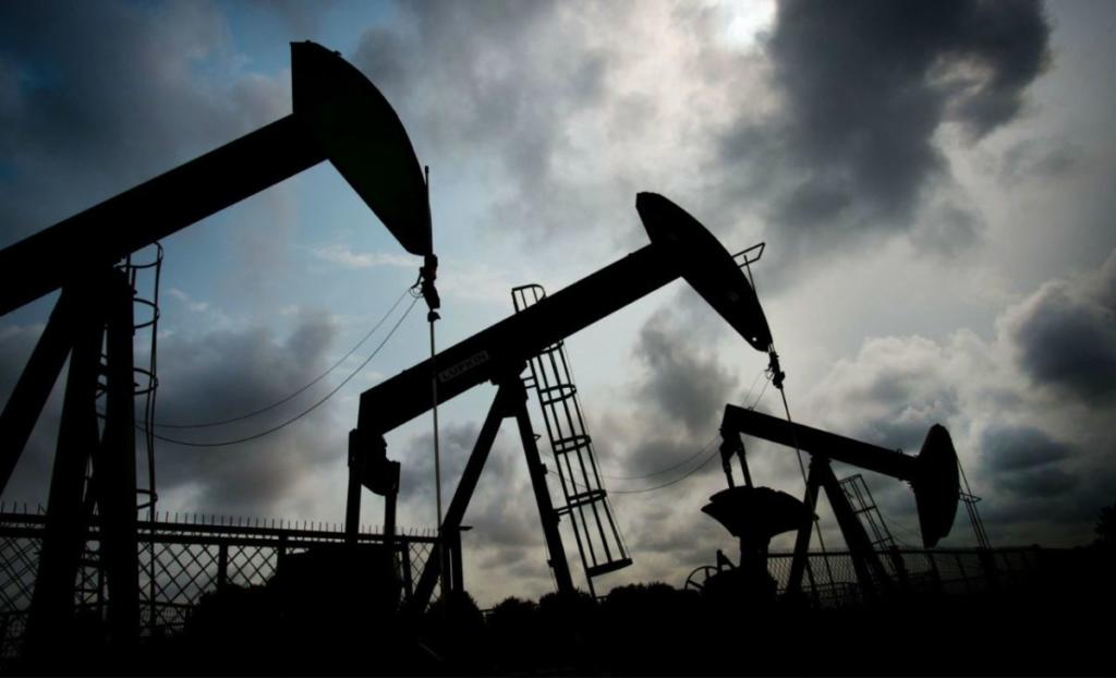 Ρωσία και OPEC ψήφισαν μείωση στην παραγωγή πετρελαίου που θα φέρει αυξήσεις στα καύσιμα