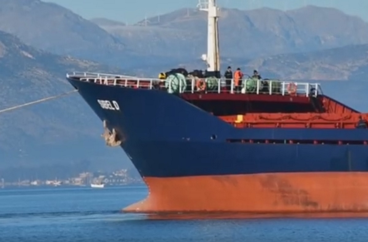 Ναύπλιο: Η στιγμή της αποκόλλησης πλοίου στο λιμάνι – Τι διαπίστωσαν οι δύτες που βούτηξαν – video