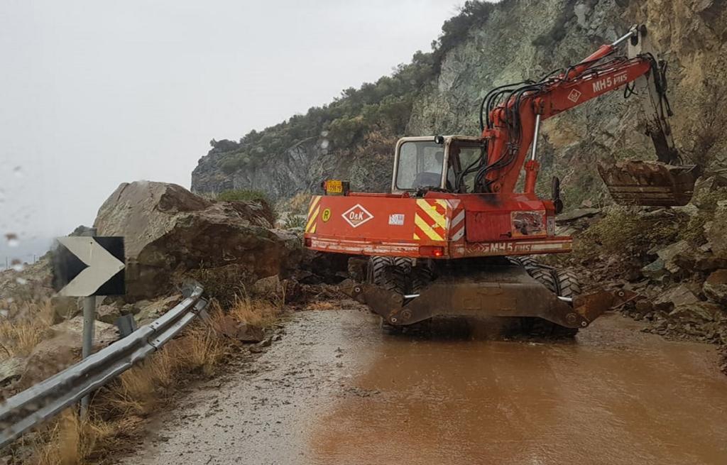 Νέες κατολισθήσεις στο Πλωμάρι από τη σφοδρή καταιγίδα