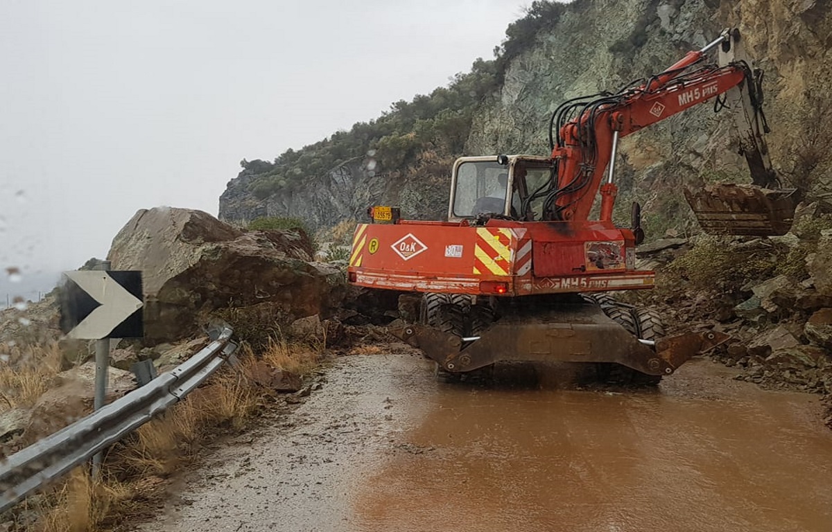 Νέες κατολισθήσεις στο Πλωμάρι από τη σφοδρή καταιγίδα