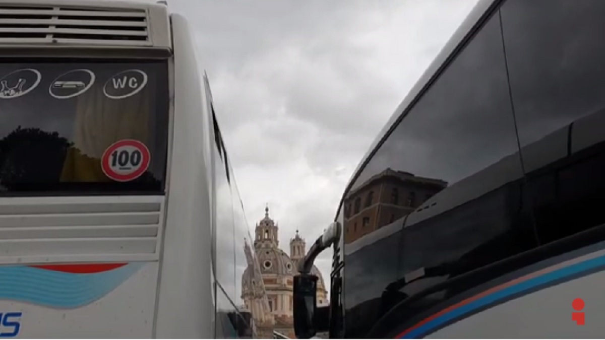 Οδηγοί λεωφορείων «κατέλαβαν» το κέντρο της Ρώμης – Γιατί διαμαρτύρονται – video