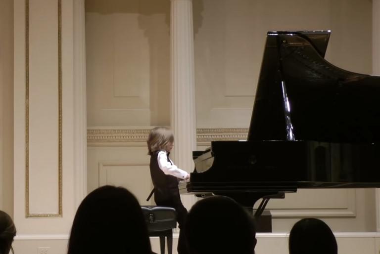 Στέλιος Κερασίδης: Ο 6χρονος Έλληνας βιρτουόζος στο Carnegie Hall