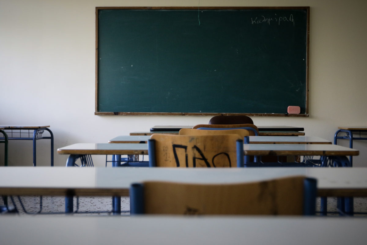 Έπιασαν δάσκαλο δημοτικού σχολείου στη Βοιωτία για παιδική πορνογραφία