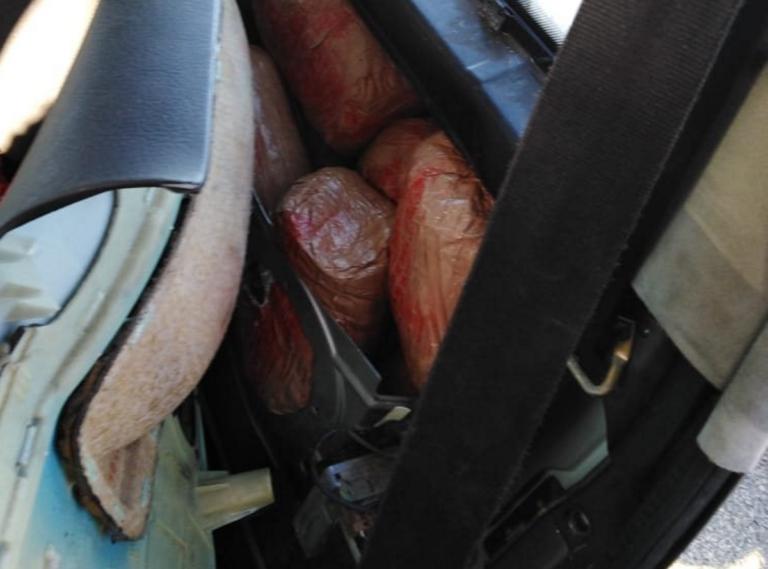 Θεσπρωτία: Ξήλωσαν τις ταπετσαρίες του αυτοκινήτου και βρέθηκαν μπροστά σε αυτές τις εικόνες [pics]