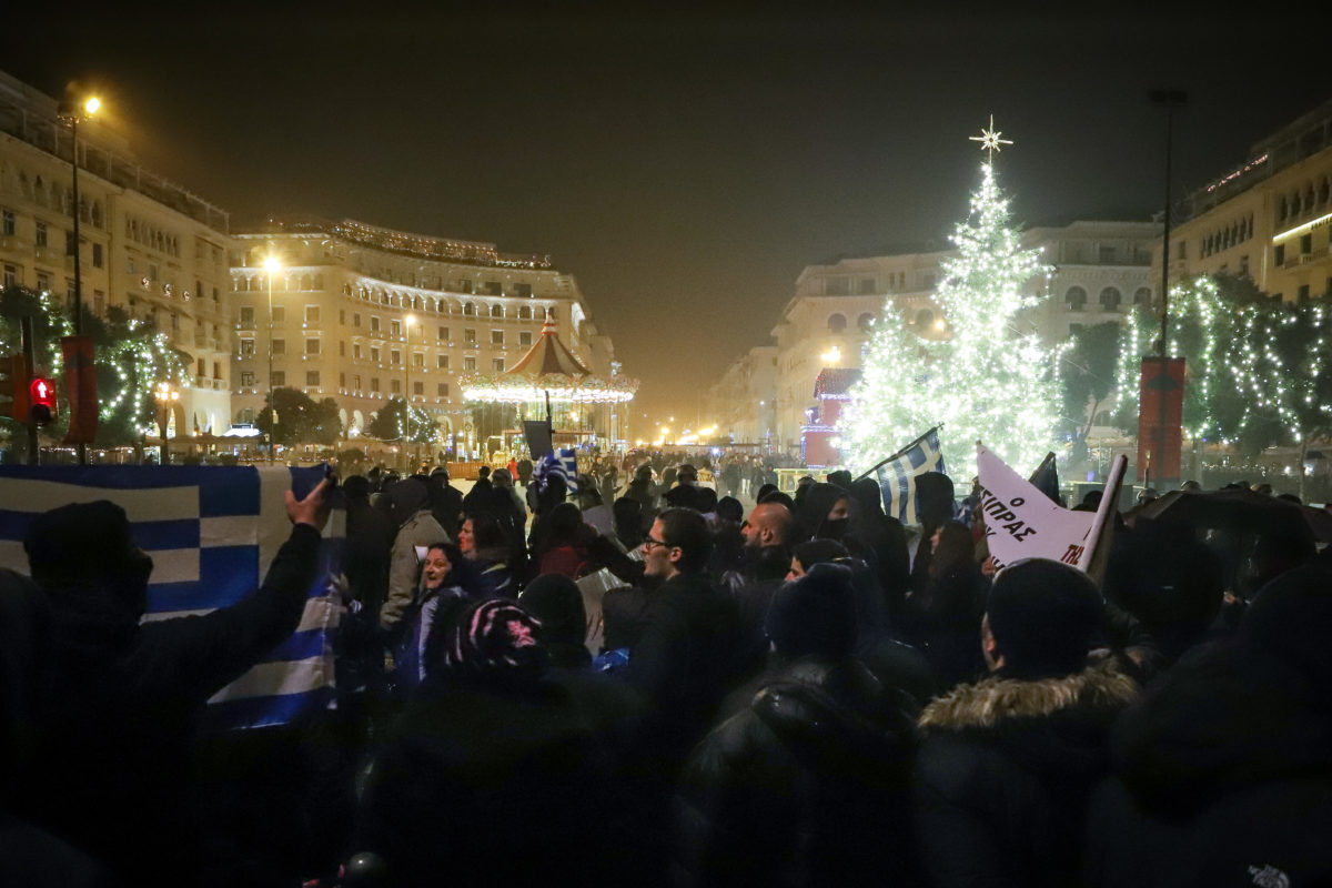 Ένταση και διαμαρτυρίες στη Θεσσαλονίκη για τον Αλέξη Τσίπρα – video