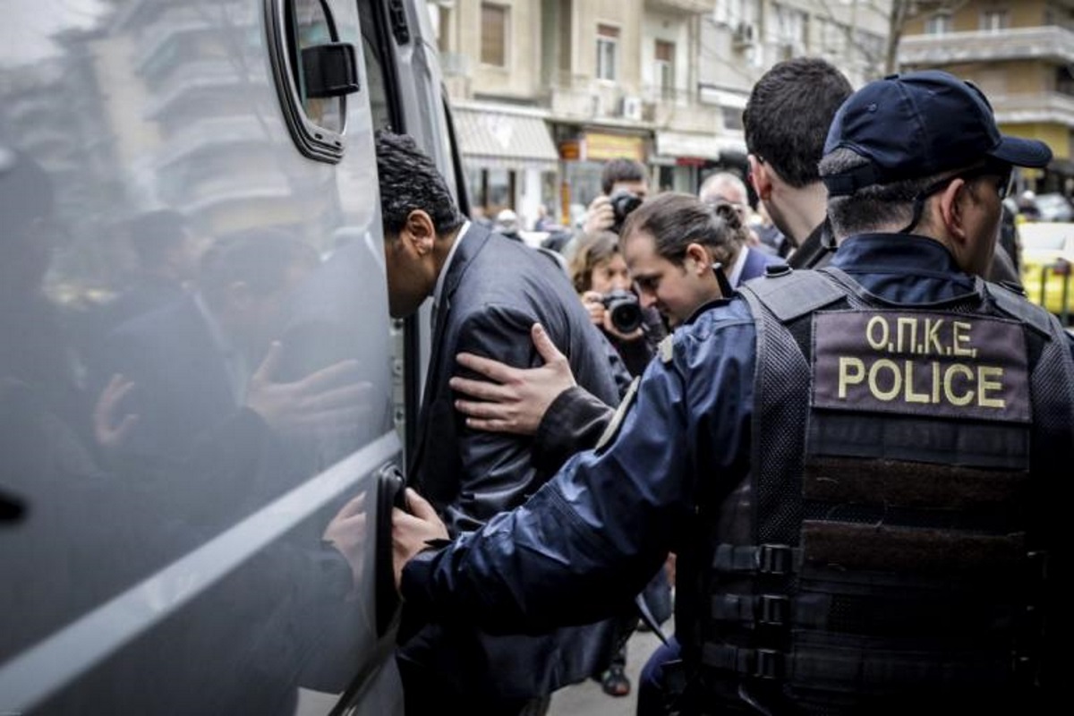 Κωνσταντινούπολη: Τρις ισόβια ζητά ο εισαγγελέας για τους 8 Tούρκους αξιωματικούς