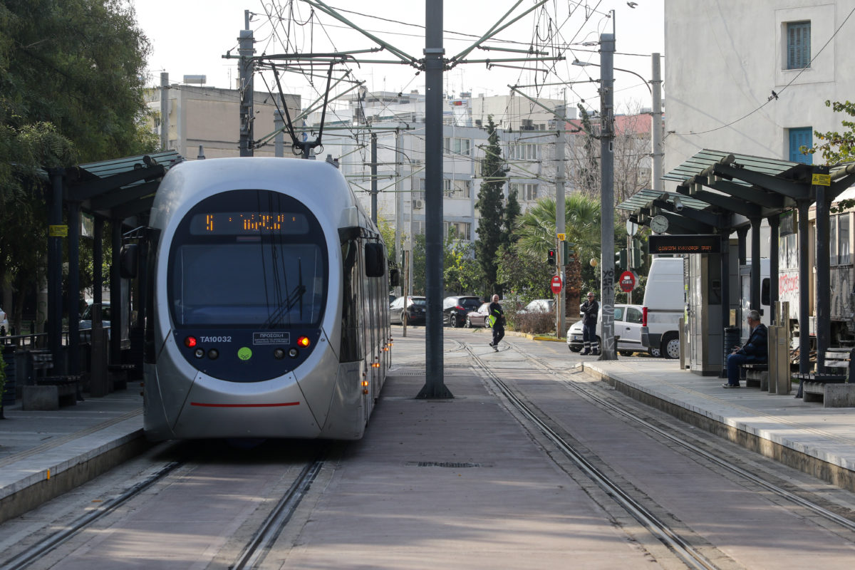 Σοβαρός τραυματισμός άνδρα που παρασύρθηκε από το τραμ στη Νέα Σμύρνη!