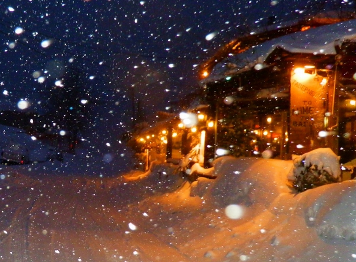 Καιρός: Ονειρικά Χριστούγεννα στα χιόνια – Η βροχή σταμάτησε και το σκηνικό έγινε γρήγορα λευκό [pics]