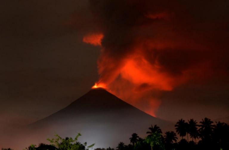 Τσουνάμι Ινδονησία - “Έκρηξη σαν του Κρακατόα θα γίνει στο μέλλον και στη Σαντορίνη”! - video