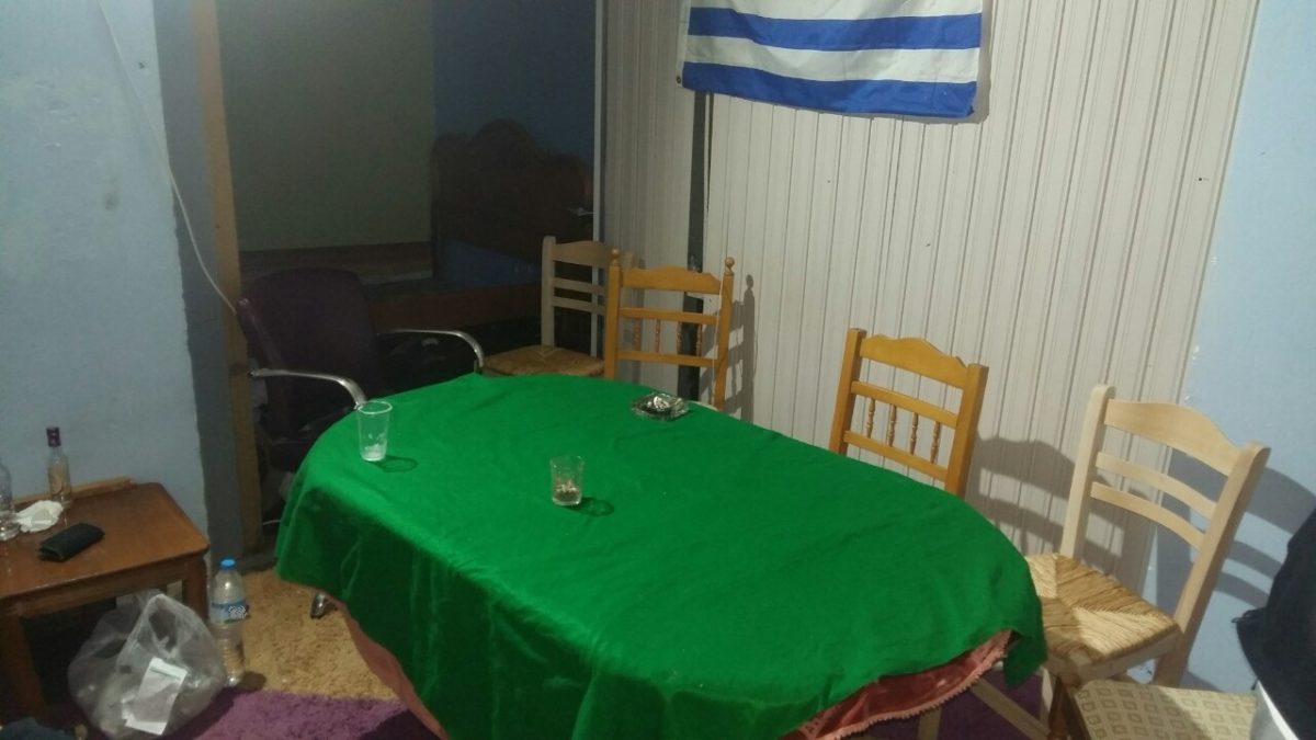 Κάλυμνος: Μόνο η πράσινη τσόχα και η ελληνική σημαία στον τοίχο έμειναν στη θέση τους… [pics]