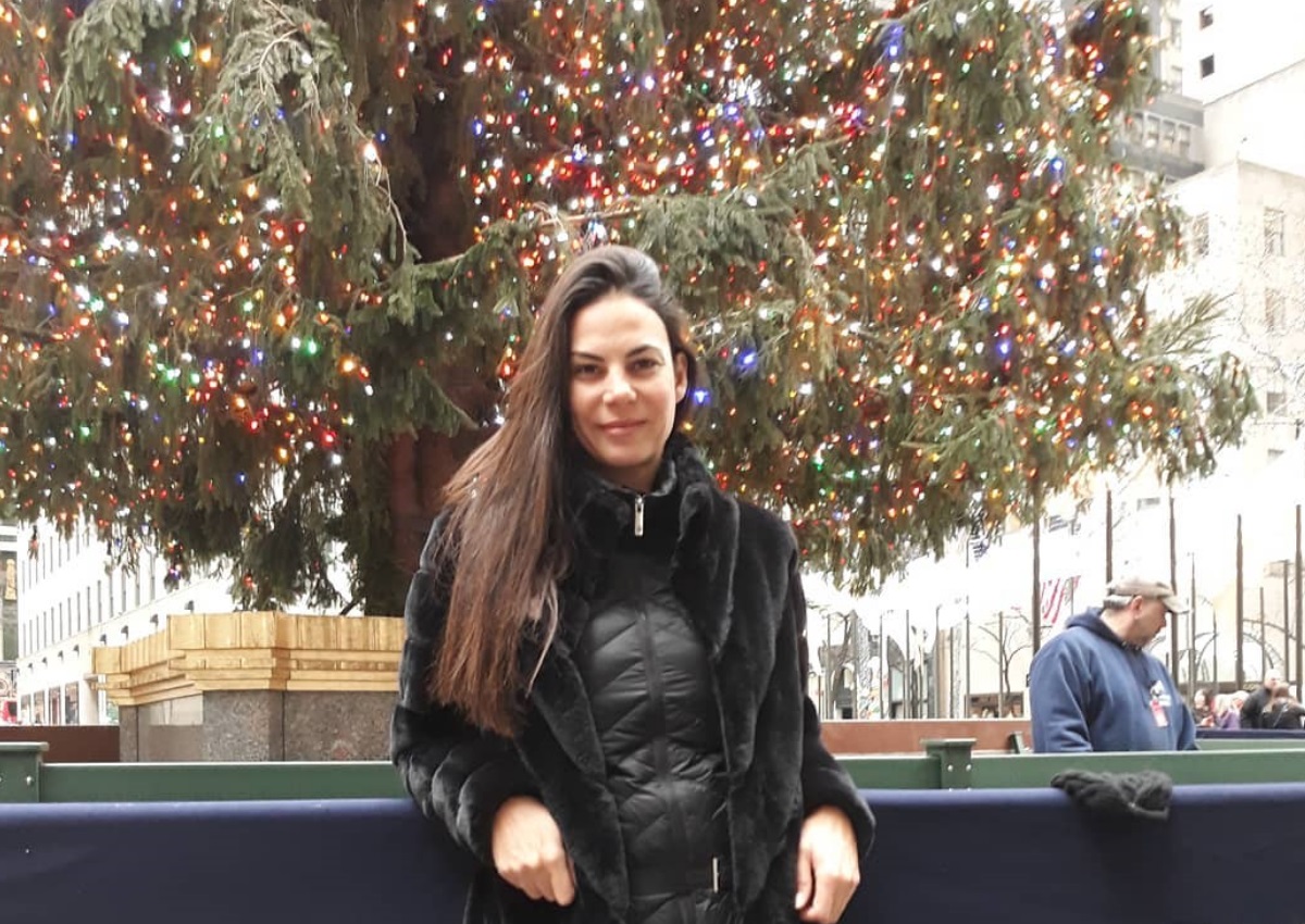 Εύη Βατίδου: Επέστρεψε από την Νέα Υόρκη και στόλισε το χριστουγεννιάτικο δέντρο της! [vid]