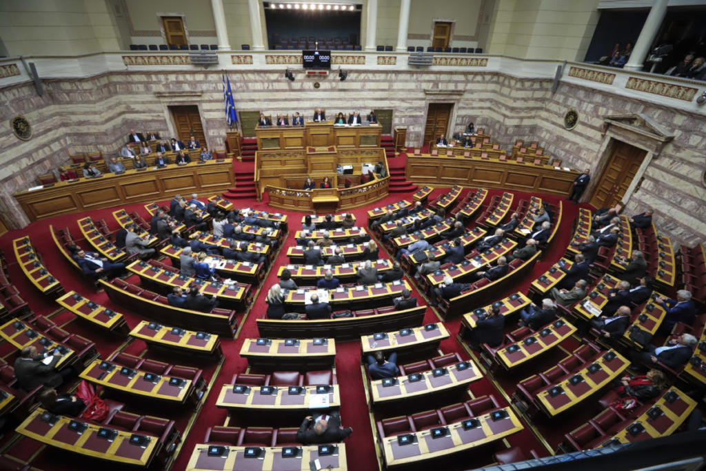 “Καταιγίδα” υπουργικών τροπολογιών στην Βουλή
