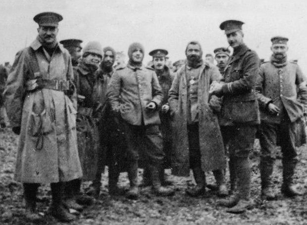 Αυτή ήταν η ιστορική “ανακωχή” Χριστουγέννων στον αιματοβαμμένο Α ‘ Παγκόσμιο Πόλεμο! [pics]