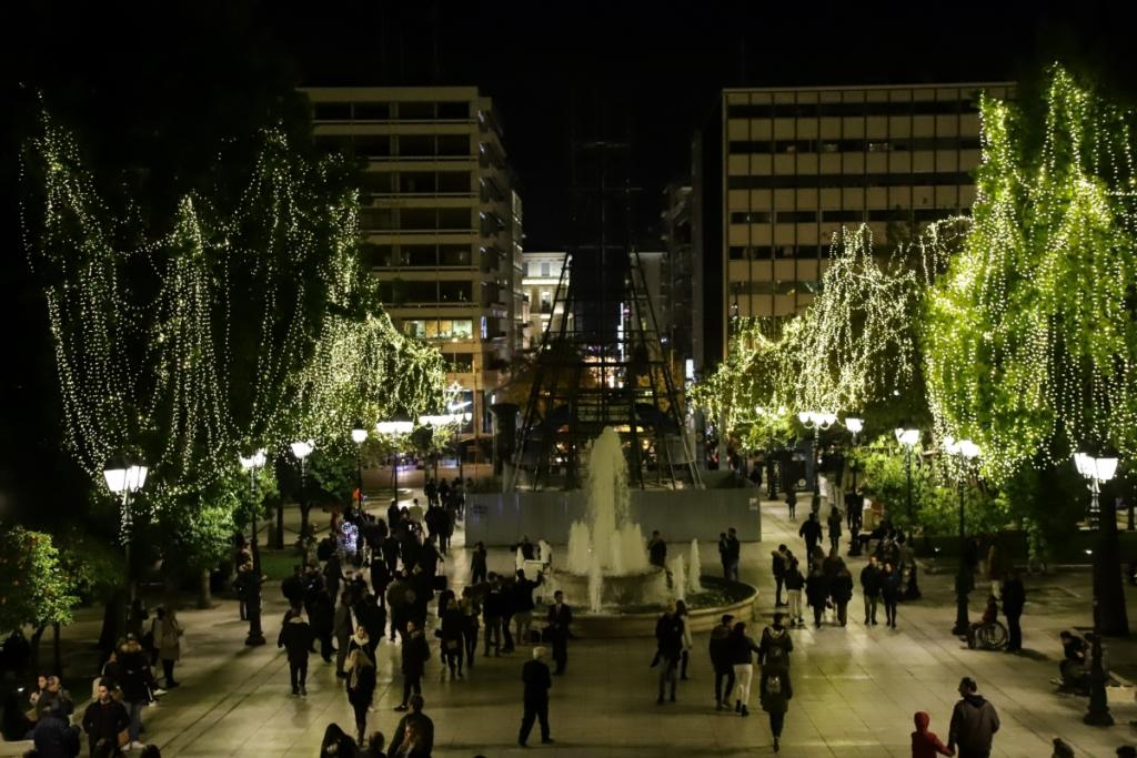 Εορταστικό ωράριο καταστημάτων 2018: Ποιες Κυριακές είναι ανοιχτά τα μαγαζιά