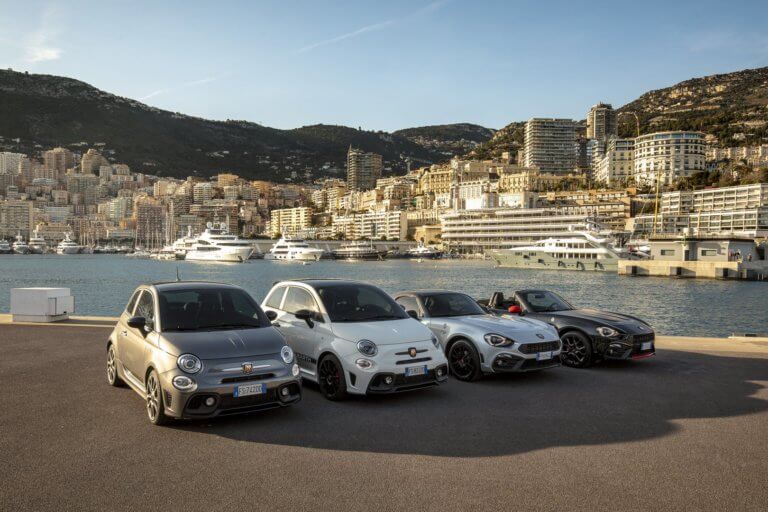 Η Abarth γιορτάζει τα 70 χρόνια της με επετειακές εκδόσεις | Newsit.gr Η Abarth γιορτάζει τα 70 χρόνια της με επετειακές εκδόσεις | Newsit.gr