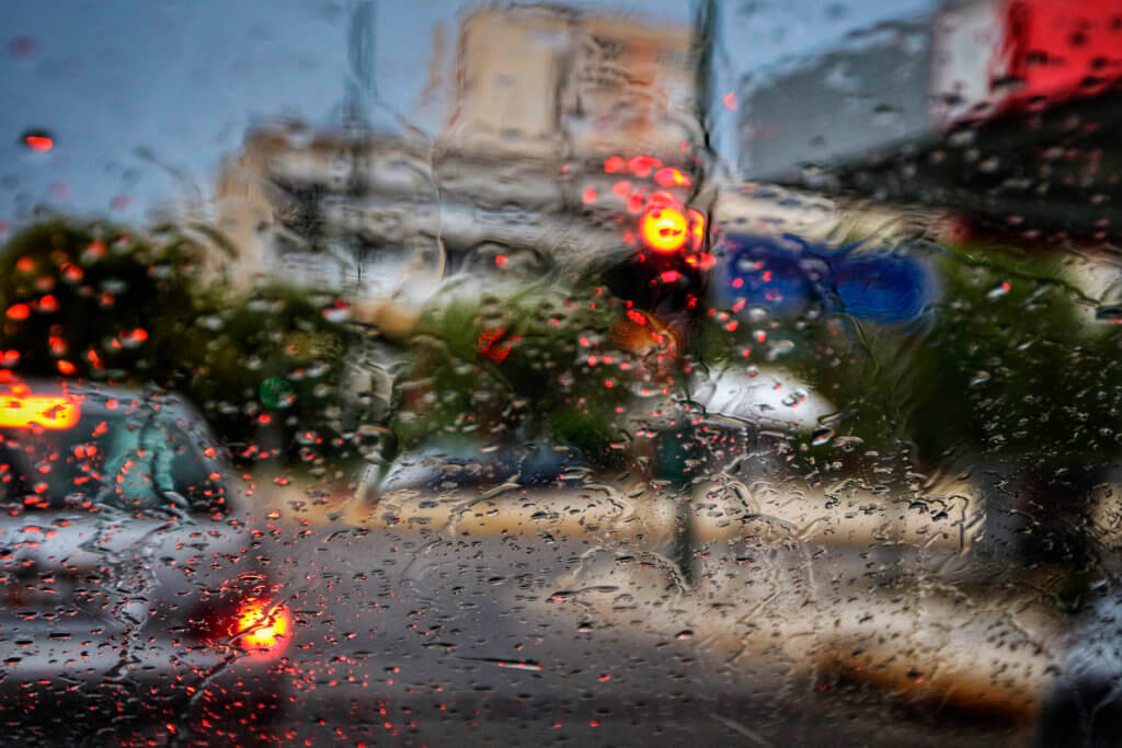 Κίνηση: Της βροχής γίνεται στους δρόμους – Που υπάρχει το μεγαλύτερο πρόβλημα