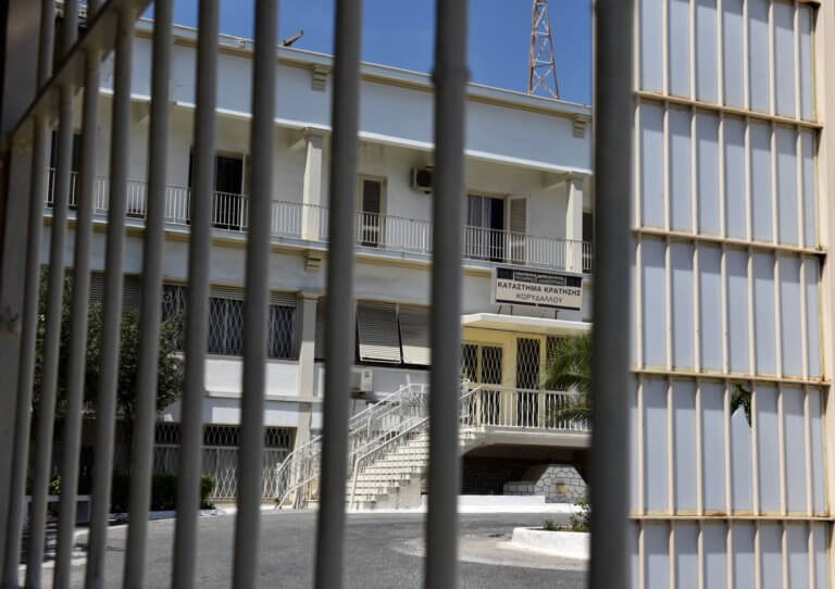 Νεκρός κι άλλος Αλβανός κρατούμενος στις φυλακές Κορυδαλλού | Newsit.gr Νεκρός κι άλλος Αλβανός κρατούμενος στις φυλακές Κορυδαλλού | Newsit.gr