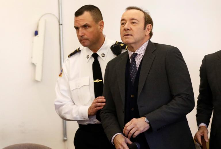 Κέβιν Σπέισι: Δήλωσε αθώος στη δίκη για σεξουαλική παρενόχληση 18χρονου – video | Newsit.gr Κέβιν Σπέισι: Δήλωσε αθώος στη δίκη για σεξουαλική παρενόχληση 18χρονου – video | Newsit.gr