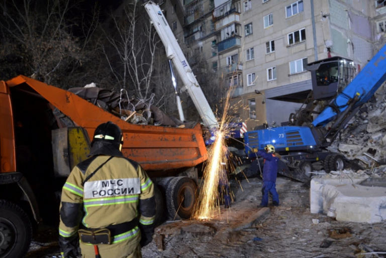 Ρωσία: Μεγαλώνει ο αριθμός των θυμάτων από την κατάρρευση πολυκατοικίας | Newsit.gr Ρωσία: Μεγαλώνει ο αριθμός των θυμάτων από την κατάρρευση πολυκατοικίας | Newsit.gr