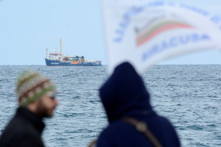 Σαλβίνι: Κλειστά τα ιταλικά λιμάνια για το πλοίο Sea Watch | Newsit.gr Σαλβίνι: Κλειστά τα ιταλικά λιμάνια για το πλοίο Sea Watch | Newsit.gr