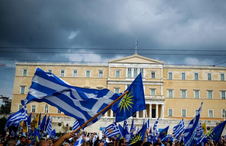 Το σκίτσο του Αρκά γκρέμισε το ίντερνετ – H αναφορά στη συγκέντρωση για τη Μακεδονία