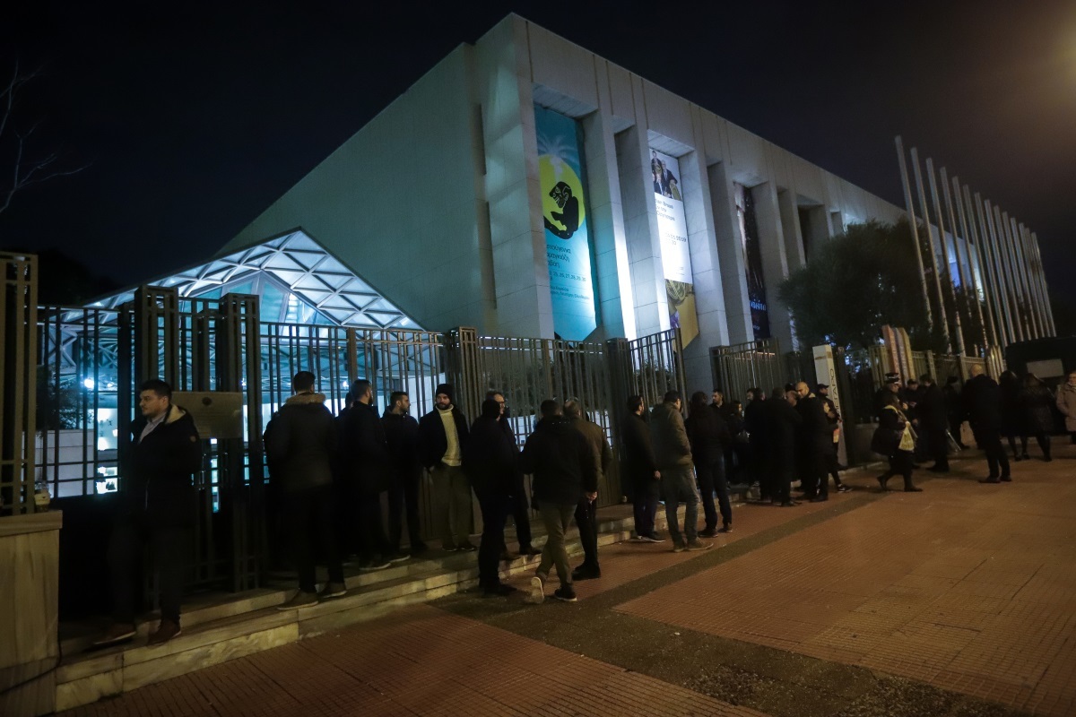 Είκοσι προσαγωγές έξω από το Μέγαρο Μουσικής πριν από την ομιλία Τσίπρα!