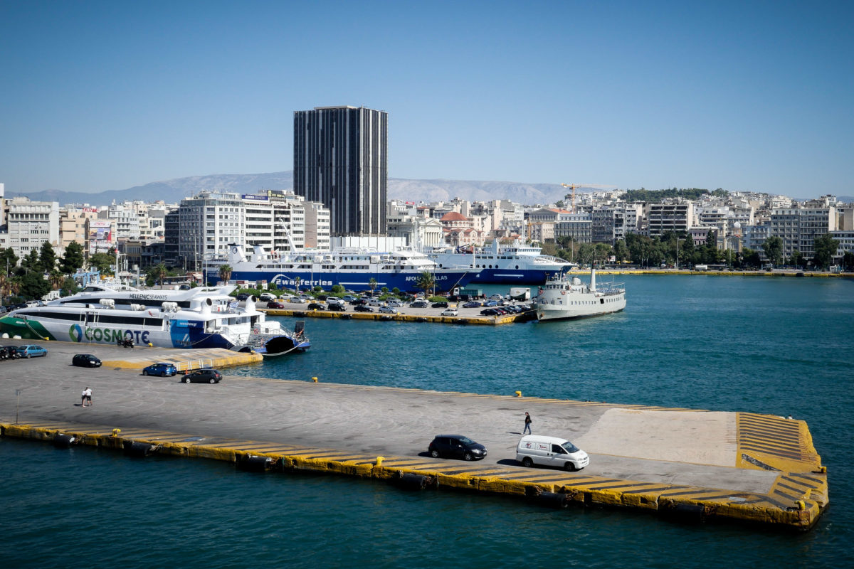 Νεκρός άνδρας στον Πειραιά – Έπεσε με το αυτοκίνητο στο λιμάνι