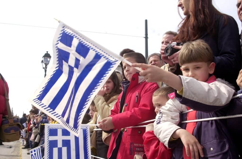 Γεννάτε γιατί χανόμαστε – Μειώθηκε ο πληθυσμός της Ελλάδας την τελευταία δεκαετία!