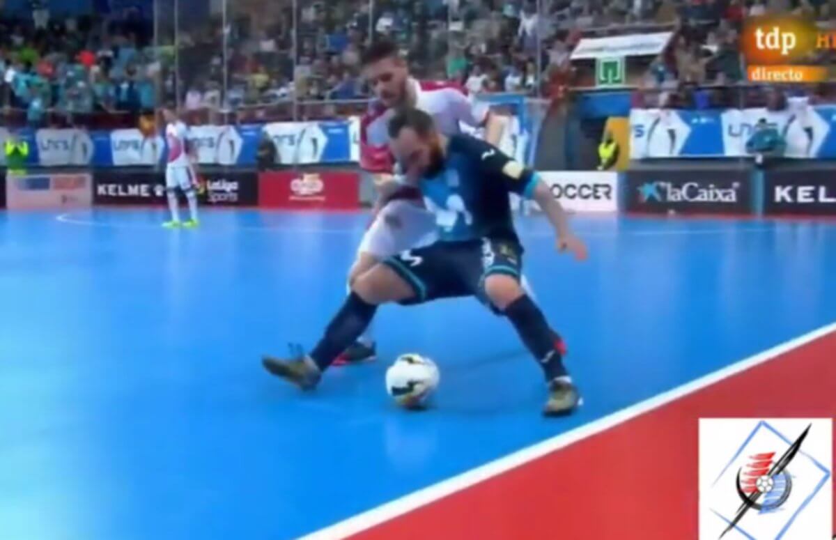 Futsal: “Μαγικό” άδειασμα! Αστραπιαία κίνηση από Ρικαρντίνιο – video
