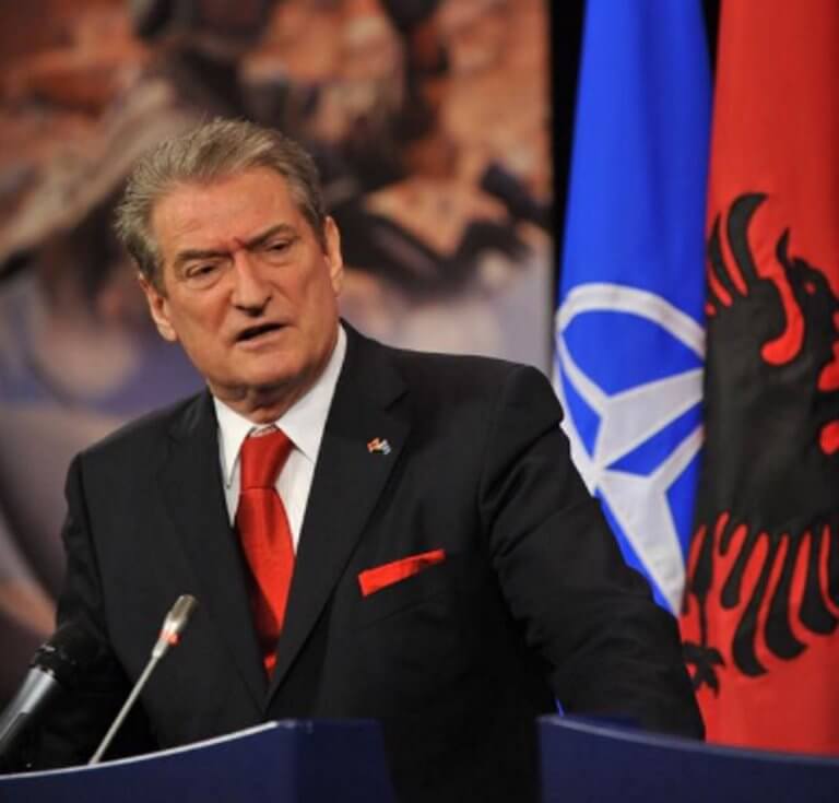 Σαλί Μπερίσα: Ελληνίδα διπλωμάτης «τύλιξε» ερωτικά και στρατολόγησε τον Ράμα! – Video | Newsit.gr Σαλί Μπερίσα: Ελληνίδα διπλωμάτης «τύλιξε» ερωτικά και στρατολόγησε τον Ράμα! – Video | Newsit.gr