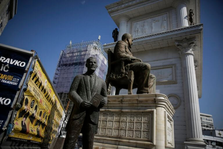 Σκόπια: Ευχαριστούν όλους τους Έλληνες που έβαλαν τέλος στην κρίση 30 χρόνων! | Newsit.gr Σκόπια: Ευχαριστούν όλους τους Έλληνες που έβαλαν τέλος στην κρίση 30 χρόνων! | Newsit.gr