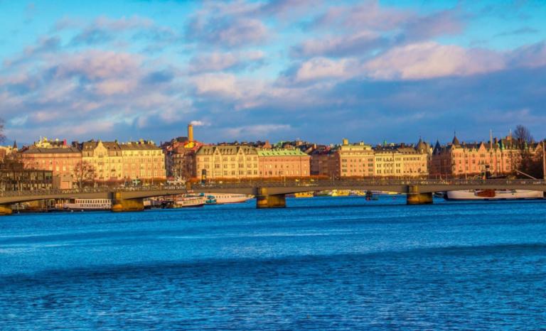 Σουηδία: 120 μέρες μετά τις εκλογές συμφώνησαν τετρακομματική κυβέρνηση!