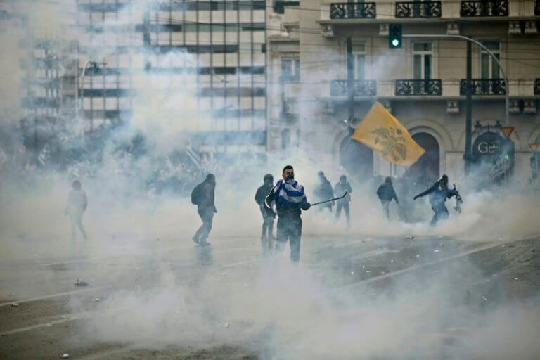 Μήνυση για χρήση ληγμένων χημικών στο συλλαλητήριο κατέθεσε ο Ιατρικός Σύλλογος Αθηνών | Newsit.gr Μήνυση για χρήση ληγμένων χημικών στο συλλαλητήριο κατέθεσε ο Ιατρικός Σύλλογος Αθηνών | Newsit.gr