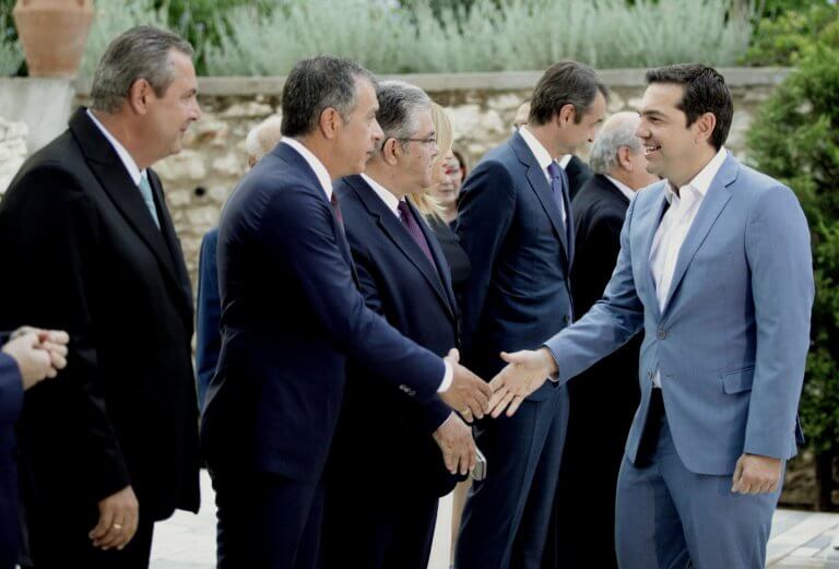 Handelsblatt: Ο Τσίπρας με πολιτική διαίρει και βασίλευε | Newsit.gr Handelsblatt: Ο Τσίπρας με πολιτική διαίρει και βασίλευε | Newsit.gr
