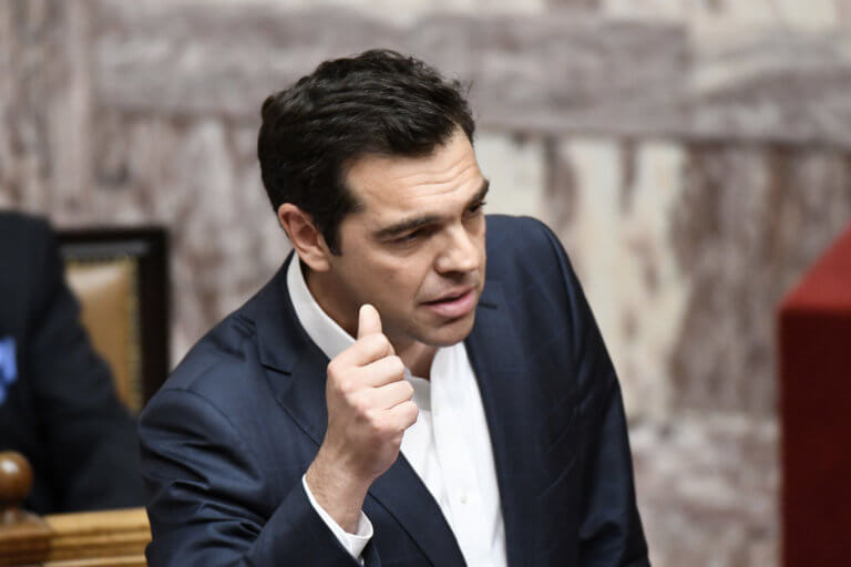 Προεκλογικό… debate Τσίπρα – Μητσοτάκη στη Βουλή – Τα… κουκιά που βγάζουν πλειοψηφία στη συμφωνία των Πρεσπών