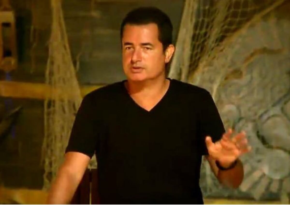 Ατζούν Ιλιτζαλί: Πόζαρε μαζί με τους παίκτες της Τουρκικής ομάδας του «Survivor»