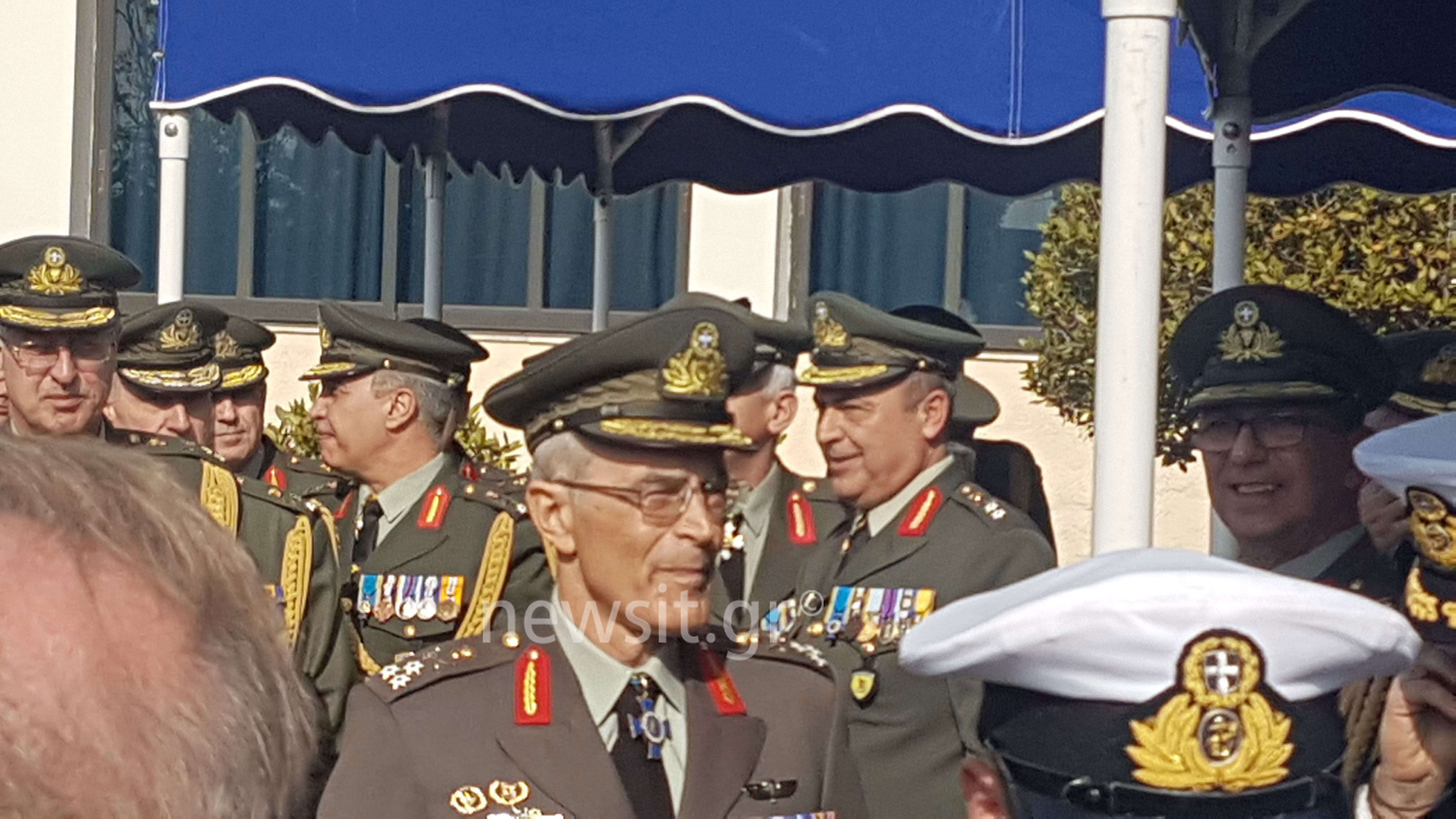 Νέα αδιαθεσία για το νέο Α/ΓΕΣ – Αποχώρησε πριν ολοκληρωθεί η τελετή! [video]