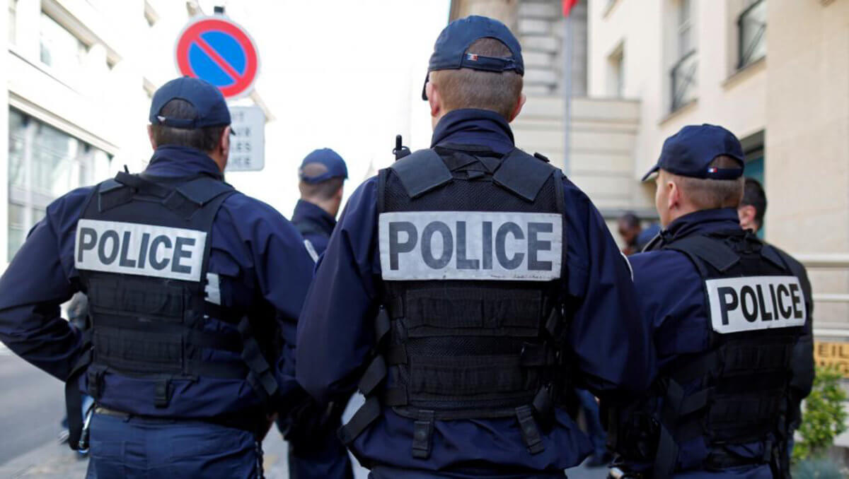 Γαλλία – Κάννες: Άνοιξε την πόρτα του περιπολικού και μαχαίρωσε αστυνομικό