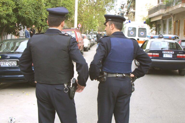 Χαλκίδα: Ξύπνησε δίπλα στη γυναίκα του και έβαλε τέλος στη ζωή του – Βουτιά θανάτου από μπαλκόνι! | Newsit.gr Χαλκίδα: Ξύπνησε δίπλα στη γυναίκα του και έβαλε τέλος στη ζωή του – Βουτιά θανάτου από μπαλκόνι! | Newsit.gr
