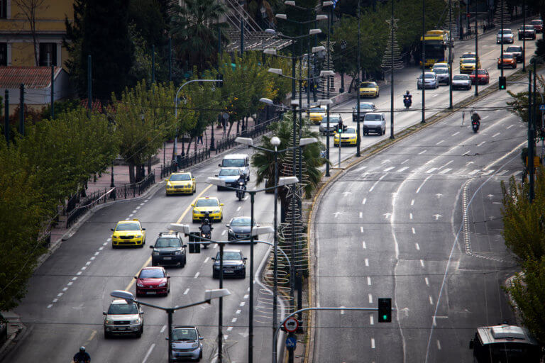 Όλα όσα αλλάζουν στα διπλώματα οδήγησης – Εξετάσεις με μικρόφωνα και κάμερες – Τι θα ισχύσει για τους 17χρονους