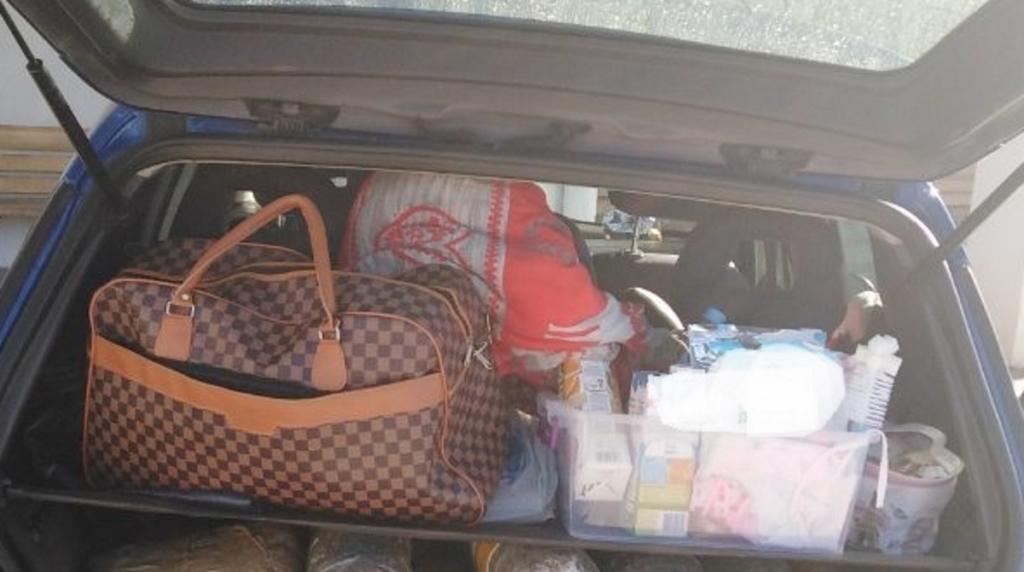 Θεσπρωτία: Της πέρασαν χειροπέδες μπροστά στα ανήλικα παιδιά της – Τι βρέθηκε μέσα στο αυτοκίνητο που οδηγούσε [pics]