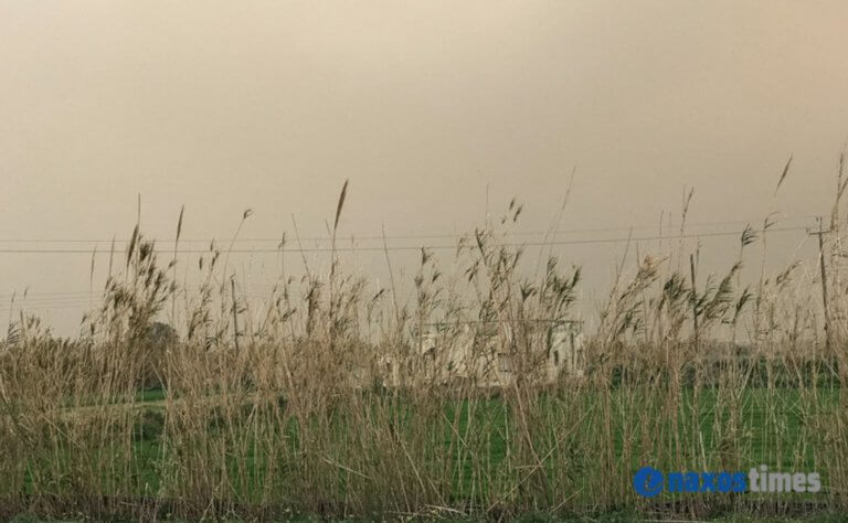 Βροχή και σκόνη «έπνιξαν» τη Νάξο – video | Newsit.gr Βροχή και σκόνη «έπνιξαν» τη Νάξο – video | Newsit.gr