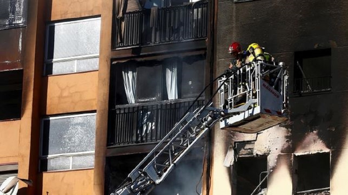 Ισπανία: Τρεις νεκροί, δεκάδες τραυματίες από φωτιά σε πολυκατοικία