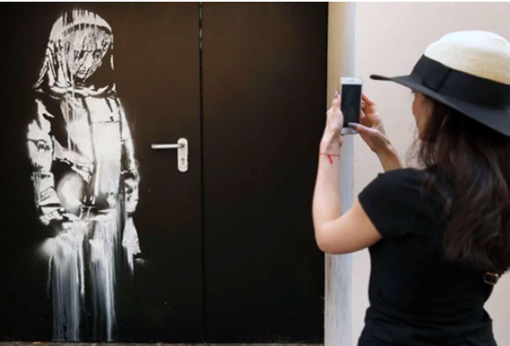 Έκλεψαν έργο του Banksy για το μακελειό στο Μπατακλάν! – video