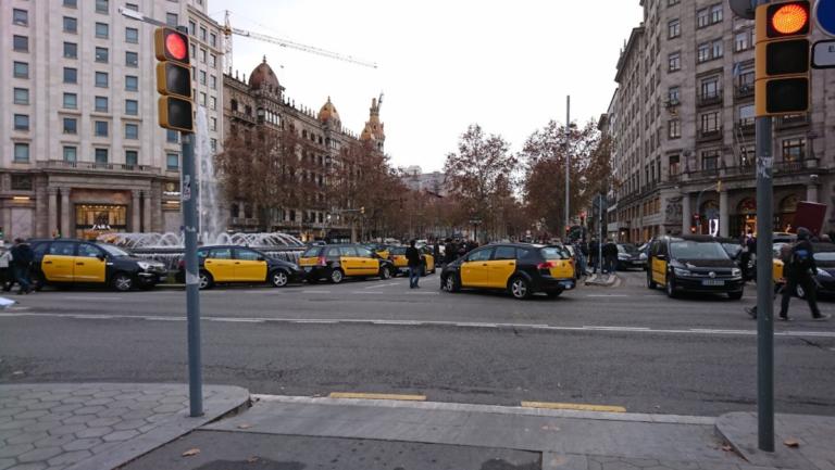 Χάος στην Βαρκελώνη από την απεργία των οδηγών ταξί! video, pics | Newsit.gr Χάος στην Βαρκελώνη από την απεργία των οδηγών ταξί! video, pics | Newsit.gr