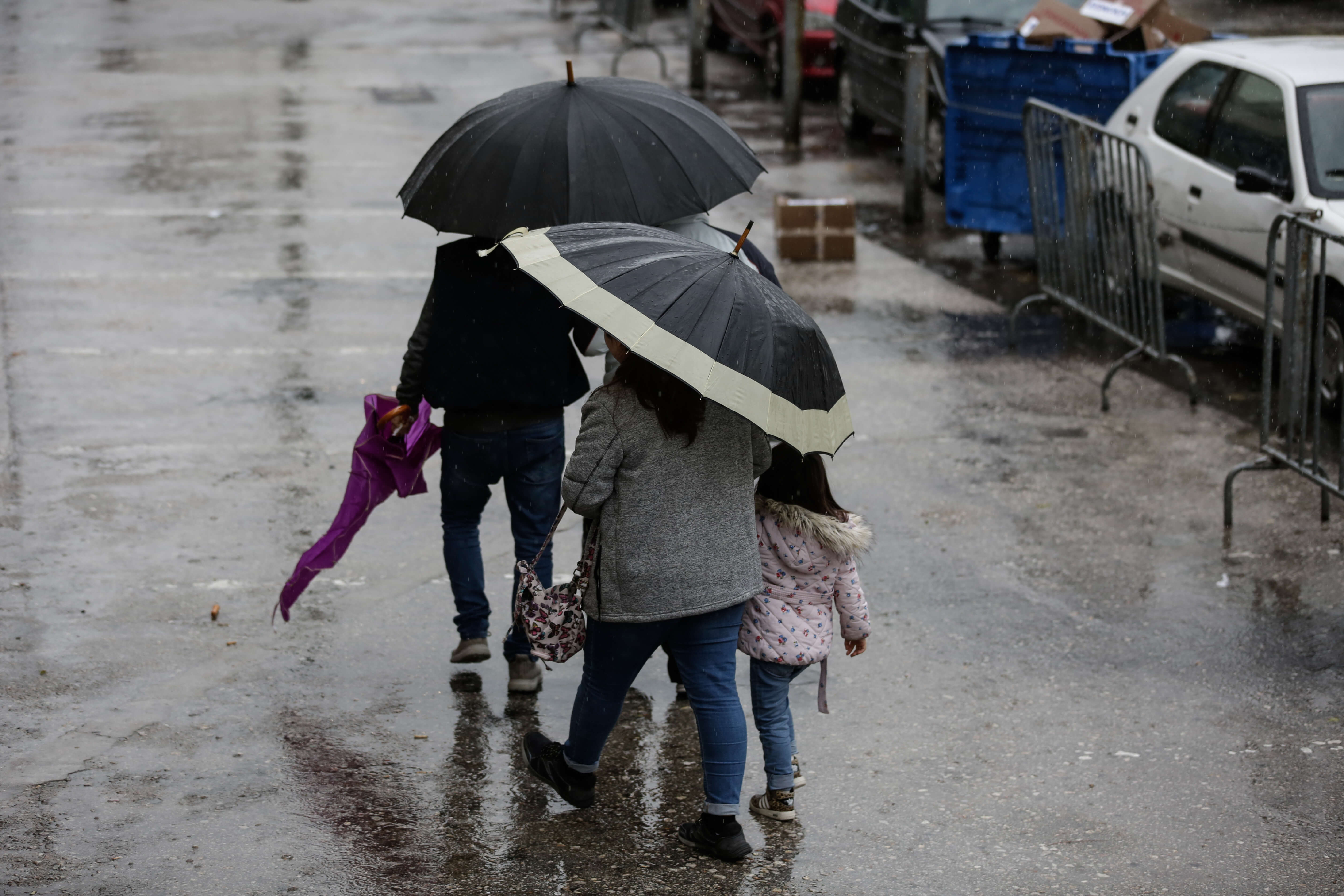 Καιρός: Βροχερό το σκηνικό σε όλη τη χώρα – Που θα χρειαστούμε ομπρέλες